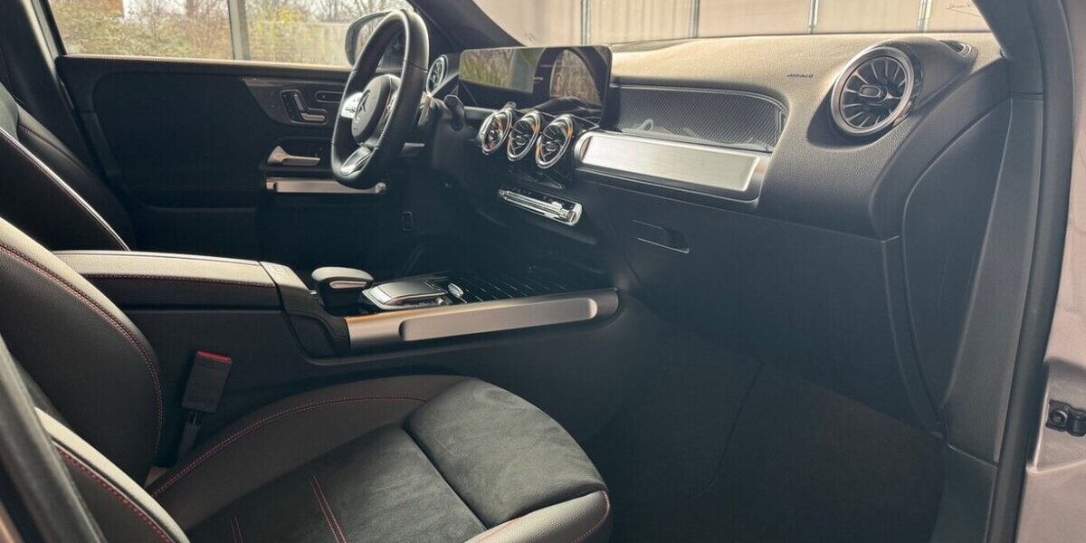 Mercedes-Benz GLB 200 4Matic AMG+Pano+Keyless GO+DISTRONIC AMG L 10.000 km 46.750 &euro; Westendorf 86707