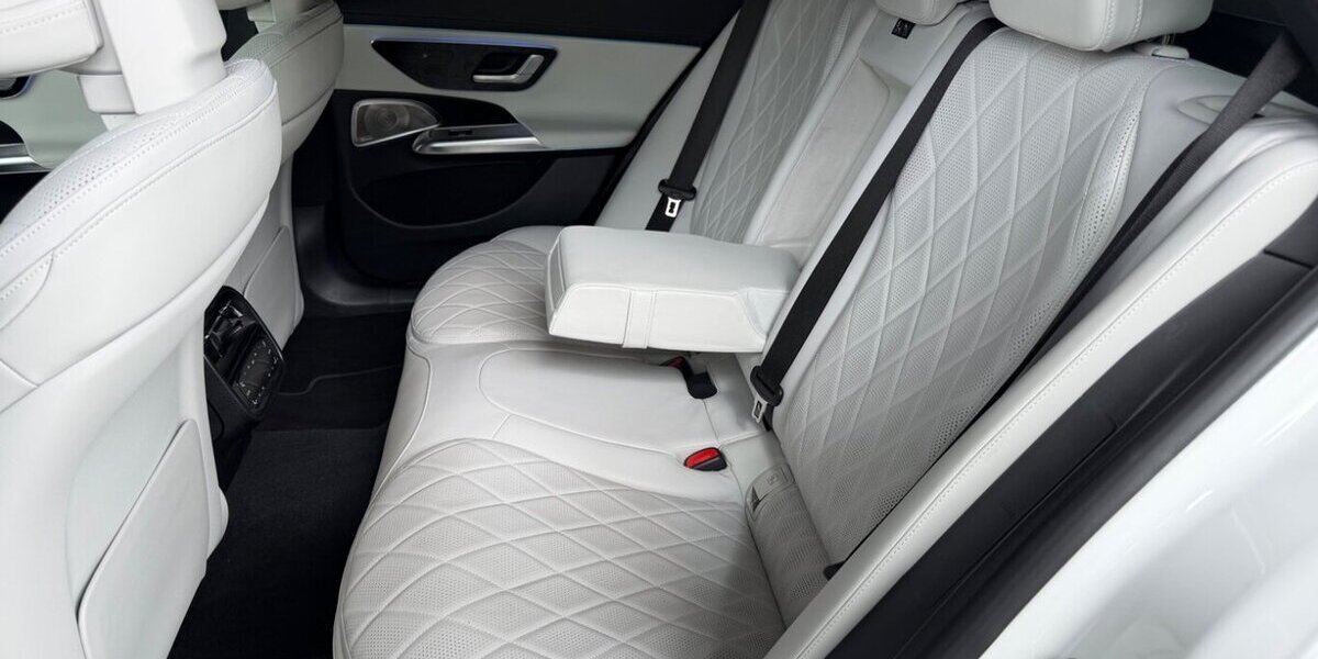 Mercedes-Benz E 450 4M All-Terrain Standheizung+AHK+Night All-Te 44.250 km 69.990 &euro; Westendorf 86707