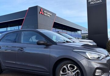 Hyundai i20 49.987 km 13.590 &euro; Königsbrunn 86343