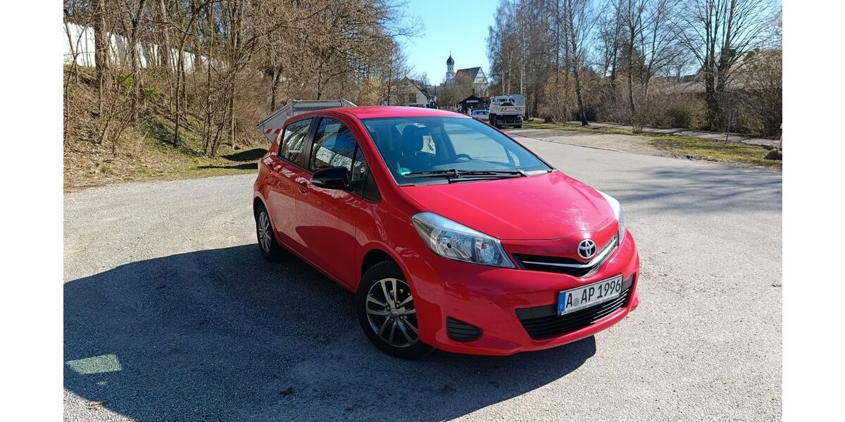 Toyota Yaris 66.000 km 8.000 &euro; Adelsried 86477