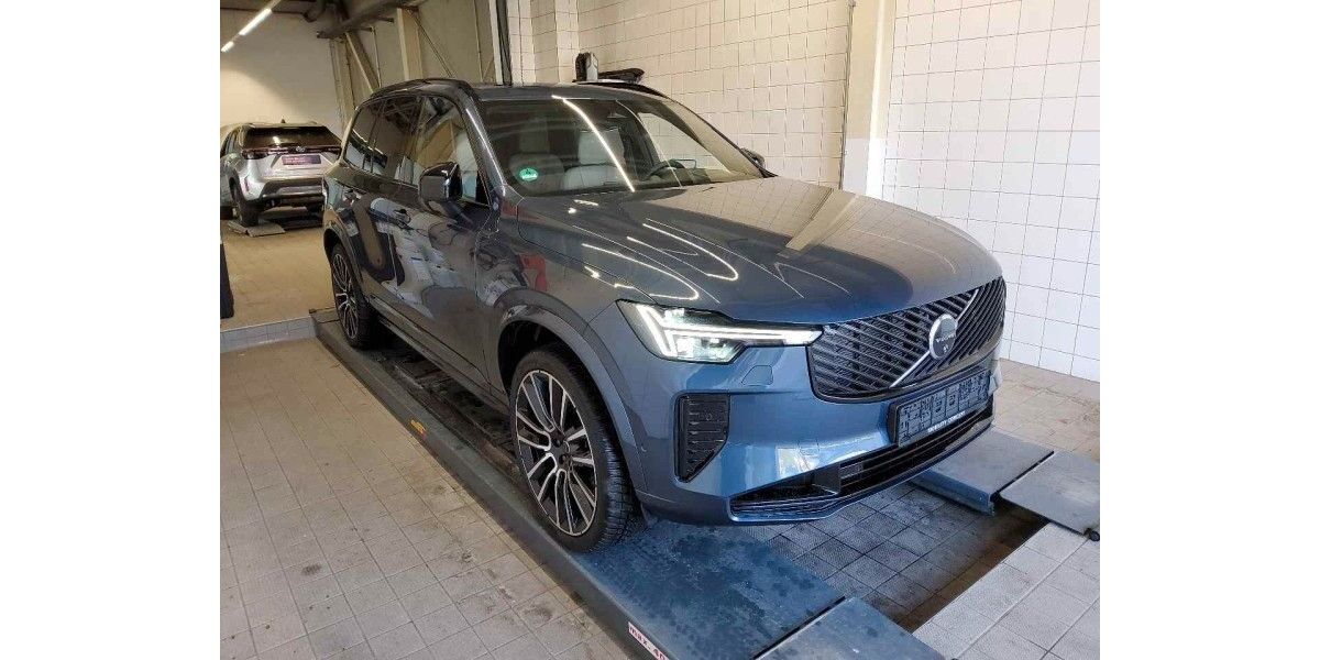 Volvo XC90 26.347 km 73.990 &euro; Friedberg 86316